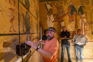 Scanning King Tut's tomb